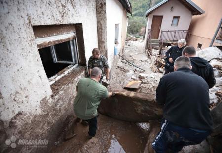 https://storage.bljesak.info/article/468735/450x310/jablanica-rasciscavanje-trazenje-nestalih (1).jpg